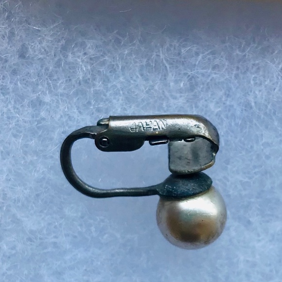 Vintage Japan Silvery-White Faux Pearl Clip-On Earrings - Picture 3 of 4